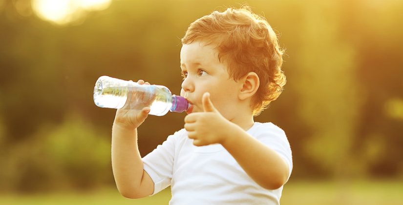 Desidratação no Verão: como identificar, prevenir e se manter hidratado em dias quentes.